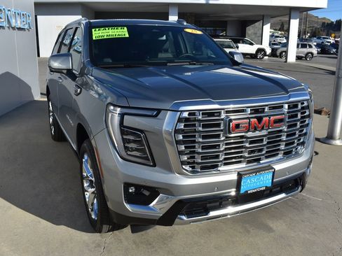 Used 2025 GMC Yukon Denali w/ Sun & Power Step Package image 9