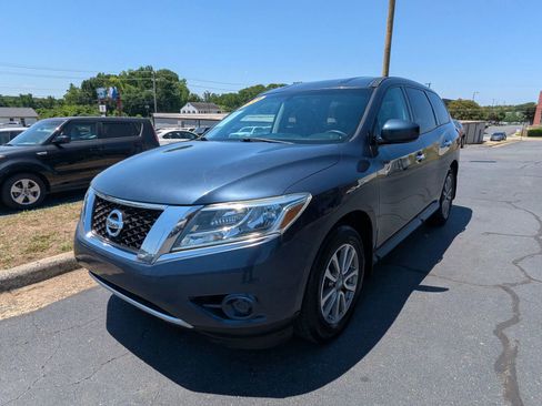 Used 2015 Nissan Pathfinder S FWD image 3