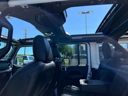 Used 2023 Jeep Wrangler Unlimited Sahara w/ Cold Weather Group AWD/4WD image 23