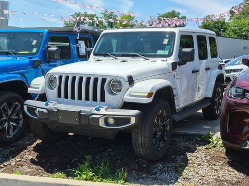 Used 2022 Jeep Wrangler Unlimited Sahara w/ Cold Weather Group AWD/4WD image 2