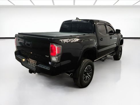 Used 2021 Toyota Tacoma TRD Sport w/ Technology Package AWD/4WD image 4