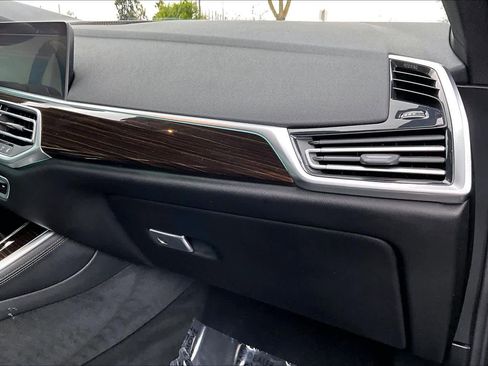 Used 2019 BMW X5 xDrive50i w/ M Sport Package image 18