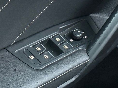 Used 2022 Volkswagen Tiguan SE image 30