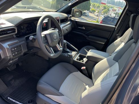 Certified 2026 Toyota Tacoma TRD Off-Road AWD/4WD image 9