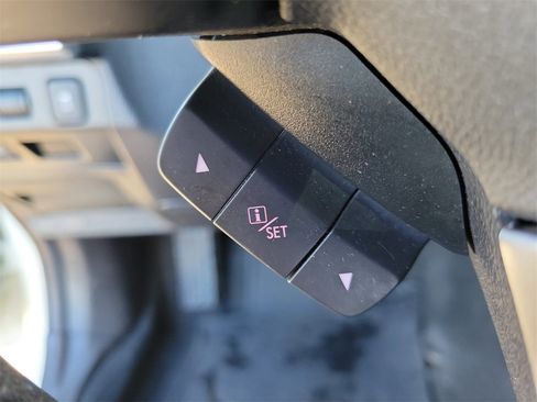 Used 2017 Subaru Crosstrek 2.0i Limited image 23