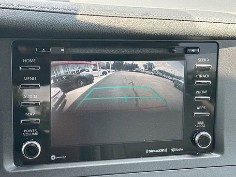 Used 2019 Toyota Sienna XLE w/ XLE Navigation Package FWD image 21