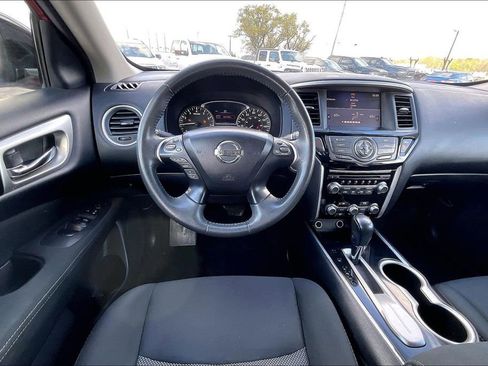 Used 2017 Nissan Pathfinder SV FWD image 8