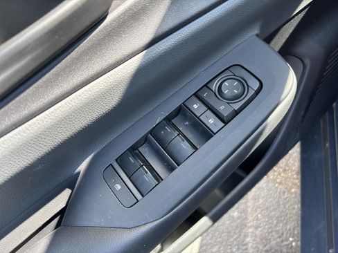 Used 2025 Toyota Prius LE FWD image 14