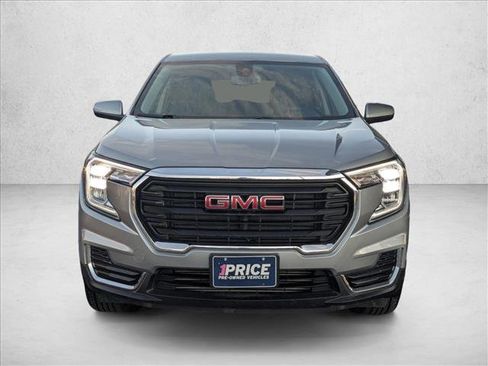 Used 2024 GMC Terrain SLE image 2