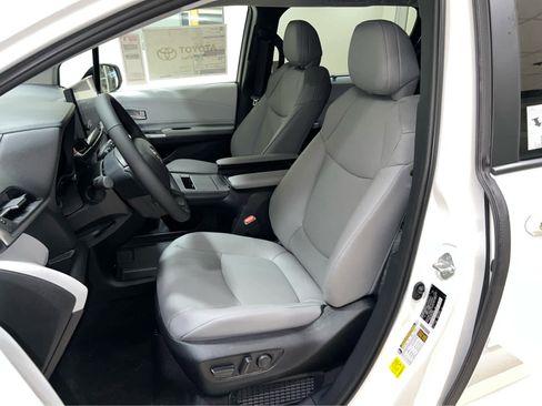 New 2026 Toyota Sienna XLE FWD image 15