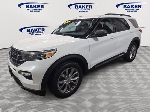 Used 2020 Ford Explorer XLT w/ Equipment Group 202A image 8