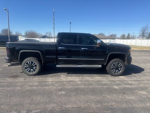 Used 2017 GMC Sierra 2500 Denali w/ Duramax Plus Package image 8