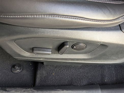 Used 2023 Ford Explorer XLT w/ Equipment Group 202A image 14