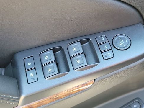 Used 2020 Chevrolet Tahoe Premier AWD/4WD image 29