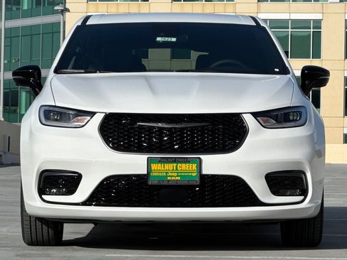 New 2026 Chrysler Pacifica Select FWD image 6