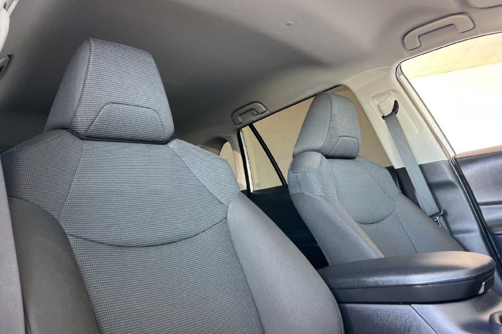 Certified 2025 Toyota RAV4 LE FWD image 20