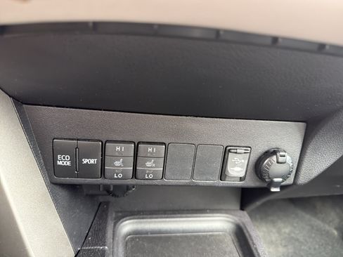 Certified 2018 Toyota RAV4 Limited w/ Advanced Technology Package AWD/4WD image 21