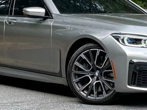 Used 2020 BMW 750i xDrive AWD/4WD image 10