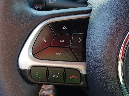 Used 2018 Jeep Renegade Latitude image 16