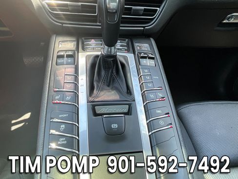 Used 2020 Porsche Macan w/ Premium Package Plus AWD/4WD image 23