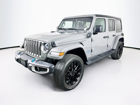Used 2023 Jeep Wrangler Unlimited Sahara w/ Cold Weather Group AWD/4WD image 3