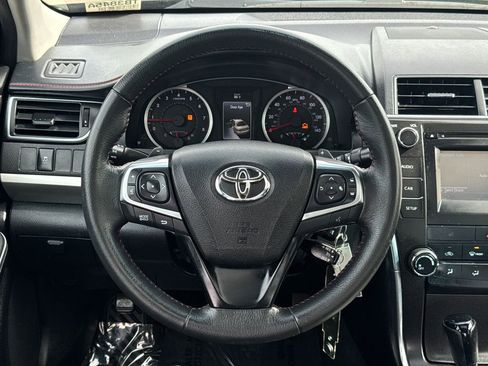 Used 2017 Toyota Camry SE w/ Moonroof Package FWD image 12