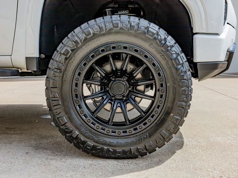 Used 2022 GMC Sierra 1500 AT4 w/ AT4 Premium Package AWD/4WD image 12