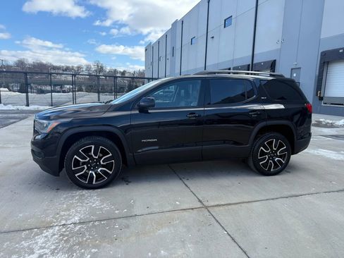 Used 2019 GMC Acadia SLT w/ Black Edition image 4