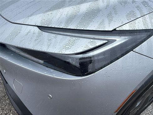 Used 2024 Toyota Prius LE image 9