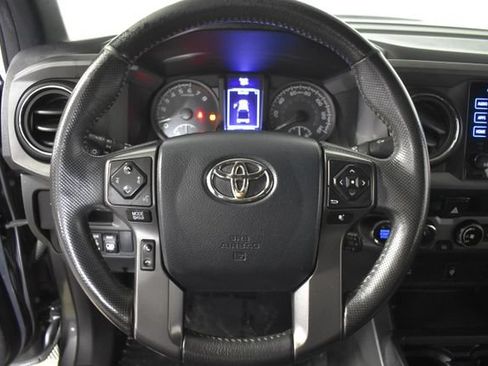 Used 2017 Toyota Tacoma TRD Sport w/ Tow Package (A/T) AWD/4WD image 14