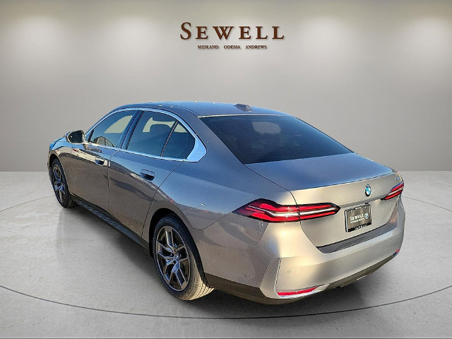 Used 2026 BMW 530i w/ Convenience Package RWD image 3