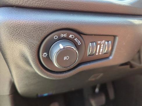 New 2026 Chrysler Pacifica Pinnacle image 18