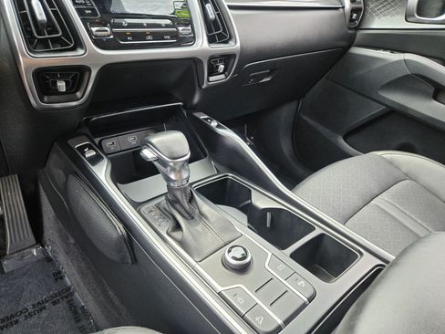 Used 2022 Kia Sorento S w/ Panoramic Sunroof Package FWD image 24