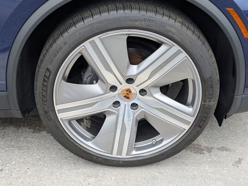 Certified 2024 Porsche Macan 4 Electric image 32