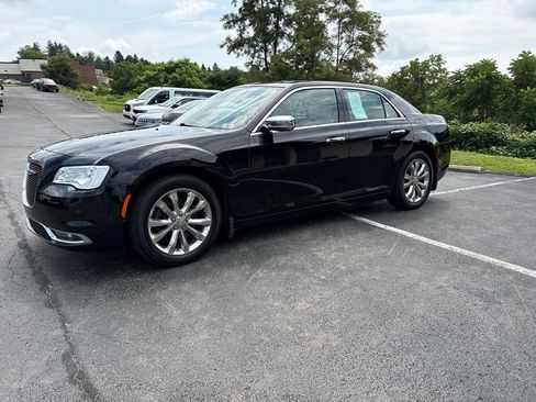 Used 2017 Chrysler 300 C w/ Safetytec Plus Group AWD/4WD image 38
