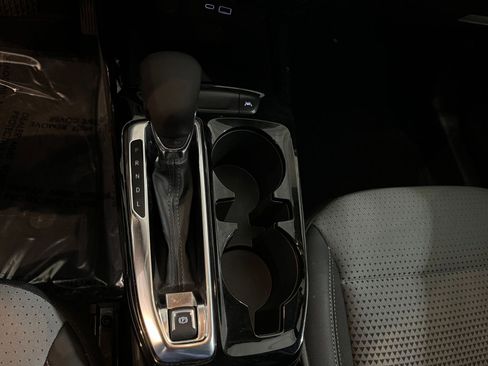 Used 2025 Chevrolet Trax LT w/ LT Convenience Package image 40