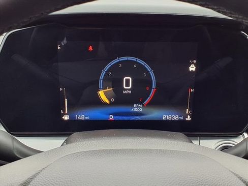 Used 2025 Chevrolet Trax LT w/ LT Convenience Package image 16