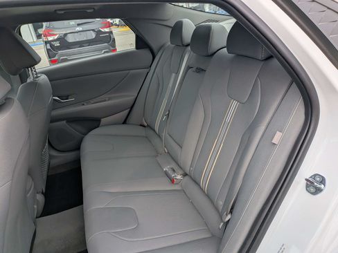 Used 2025 Hyundai Elantra SEL FWD image 10
