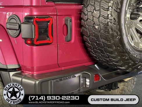 Used 2022 Jeep Wrangler Unlimited Sahara w/ Cold Weather Group AWD/4WD image 15