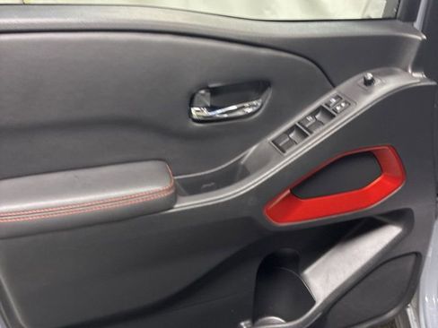 Used 2024 Nissan Frontier PRO-4X w/ Technology Package image 12