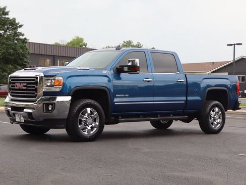 Used 2017 GMC Sierra 2500 SLT w/ Duramax Plus Package AWD/4WD image 11
