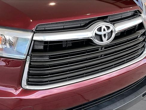 Used 2016 Toyota Highlander XLE FWD image 29