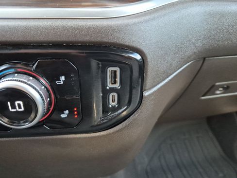 Used 2022 GMC Sierra 1500 SLT AWD/4WD image 18