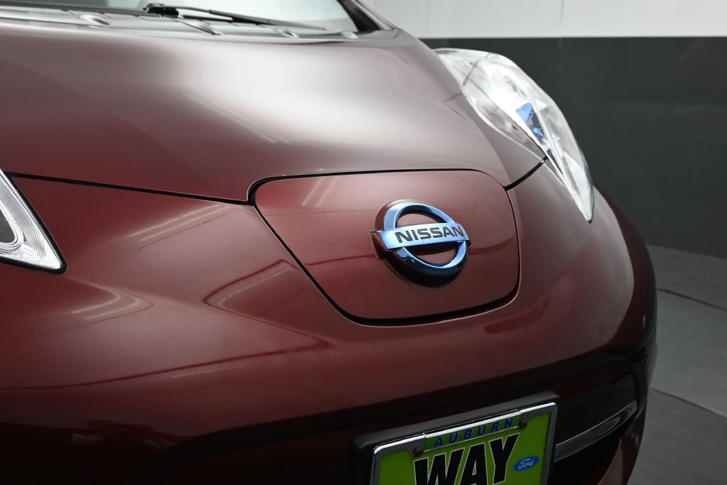 Used 2016 Nissan Leaf SL w/ Premium Package FWD image 5