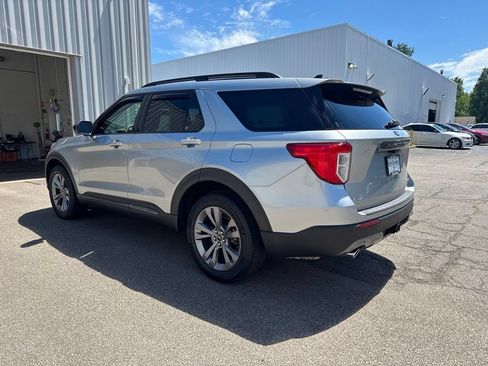 Used 2022 Ford Explorer XLT w/ Equipment Group 202A AWD/4WD image 7