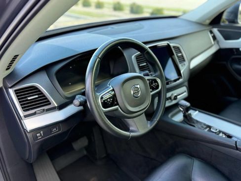 Used 2018 Volvo XC90 T6 Momentum w/ Convenience Package image 11