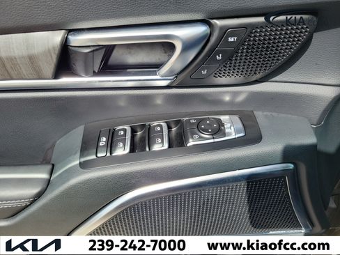 Certified 2025 Kia Telluride SX w/ SX Captain's Chair Package FWD image 28