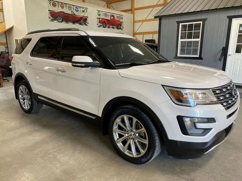 Used 2017 Ford Explorer Limited AWD/4WD image 3
