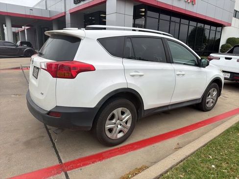 Used 2013 Toyota RAV4 LE image 3