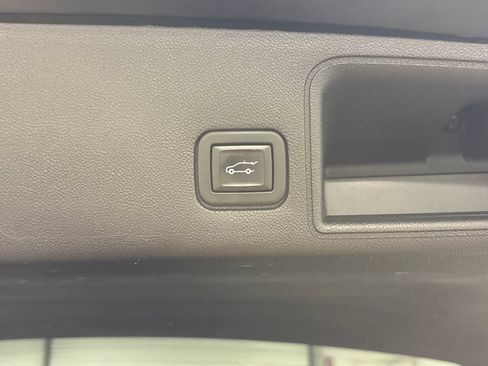 Used 2020 GMC Terrain Denali w/ Denali Premium Package FWD image 19